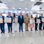 Ministerio de Defensa realiza acto por el Día de las Fuerzas Armadas; reconoce a militares y civiles