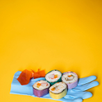 Alertan sobre 'la dieta de comer plástico' y riesgo de asfixia o bloqueo intestinal