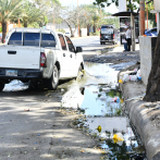 Aguas estancadas y hoyos agravan el tránsito en las calles de la avenida Quinto Centenario