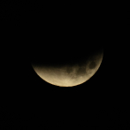 Eclipse lunar total deja una 'Luna de sangre' desde Japón hasta América