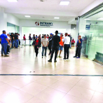 Proceso para obtener la nueva licencia provoca críticas de solicitantes en Santiago