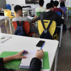 Ministerio de Educación propone normativa evite uso celulares en escuelas de RD