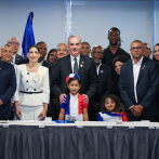 Abinader se reúne con dominicanos en Chile; recomienda aprovechar las ventajas de ese país