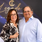 César Iglesias celebra su ‘Legado’ y reconoce 40 años de servicio de colaboradora