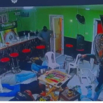 Policía apresa a dos de cuatro presuntos asaltantes de colmado en Navarrete