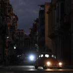 Crisis energética en Cuba golpea antenas de telecomunicaciones restrigiendo el uso de internet