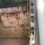 Bomberos evacúan a familia por riesgo de derrumbe en obra de la Rómulo Betancourt