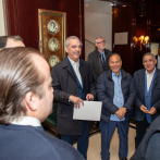 Abinader llega a París donde se reunirá con Emmanuel Macron