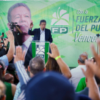 Leonel Fernández juramenta en la FP al exgobernador de Hermanas Mirabal y dirigentes del PRM y PLD