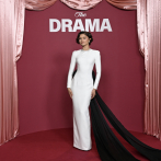 Zendaya le da la bienvenida a 'The Drama' con looks temáticos y elegantes