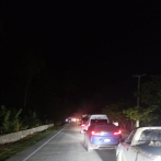 Protestas por apagones paralizan tránsito en la carretera Barahona-Enriquillo