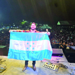 El Chaval de la Bachata se convierte en “tsunami de amargue” ante gigante multitud de hondureños