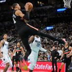 Wembanyama anota 40 puntos y captura 13 rebotes y Spurs vencen 139-120 a Mavericks
