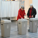 Hungría vota en una elección decisiva que puede poner fin a 16 años de gobierno de Orbán