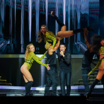 Chayanne vuelve a enamorar y a bailar con las dominicanas en el Estadio Quisqueya