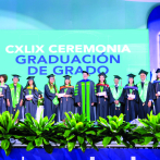 La UCE gradúa 915 nuevos profesionales