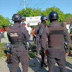 Bloquean tránsito tras inundación de viviendas en Neyba