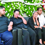 Honras a Carlos Batista Matos, despedido en Funeraria Blandino entre lágrimas y flores blancas