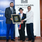 Giovanny Cruz recibe reconocimiento de Banreservas