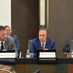 Valdez Albizu participa en mesa de alto nivel sobre fraude digital en servicios financieros