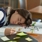 Desajuste entre horario escolar y reloj biológico favorece el estrés en adolescentes