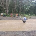 Lluvias siguen causando estragos; en Ocoa crecida de un arroyo aísla a comunidad Boca de Parra