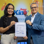 LEIDSA entrega certificado a joven que se ganó 25 millones