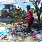 Buzos de la basura: La vida que brota entre los desechos del vertedero en Bajos de Haina