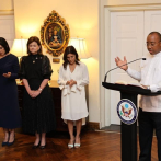 Embajadora de EE.UU. acoge ceremonia de bendición y presenta colección 