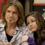 Miley Cyrus agradece a su padre por protegerla de Hollywood cuando era niña