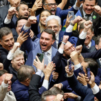 Congreso brasileño reduce la pena de Bolsonaro