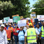 Trabajadores marchan hasta el Palacio Nacional en reclamo de salarios, cesantía y alto costo de vida