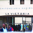Siguen angustiados por situación los familiares de los presos de La Victoria