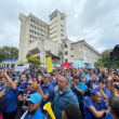 Profesores de la ADP de Santiago realizan protesta frente a la regional de Educación