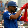 Eloy Jiménez conecta jonrón y doble en su primer juego de pretemporada con Toronto