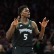 Edwards guía a los Wolves a la victoria sobre los Spurs para empatar la serie