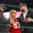 Jason Kelce rompe el teléfono de un aficionado que ofendió a su hermano Travis y a Taylor Swift