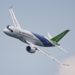 China busca compradores para su primer avión de pasajeros, el 
