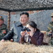 Kim Jong-un inspecciona un nuevo sistema de misiles tácticos