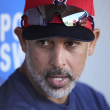 El puertorriqueño Alex Cora renueva por 3 años y US$21,7 millones con Medias Rojas