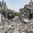 Israel bombardea Gaza mientras se espera su respuesta al ataque de Irán
