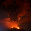 Indonesia en alerta por volcán en erupción