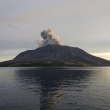 El volcán indonesio Ruang vuelve a entrar en erupción