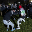 Enfrentamientos en campamento de manifestantes propalestinos en la universidad de UCLA