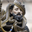 En Italia reciben el mes de mayo con una procesión religiosa que incluye serpientes