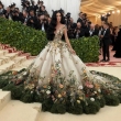 Katy Perry desfila por el Met Gala por medio de la inteligencia artificial y engaña a su madre