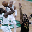 Brown y White lideran ataque de los Celtics en 1er. juego con los Cavaliers