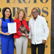 Embajadora de la Unión Europea firma el Pacto por la Protección de los Animales
