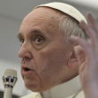 Papa afirma que gobiernos endeudados no pueden imponer privaciones 
