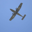 Aeronave de la Fuerza Área sobrevuela próximo al canal de los haitianos